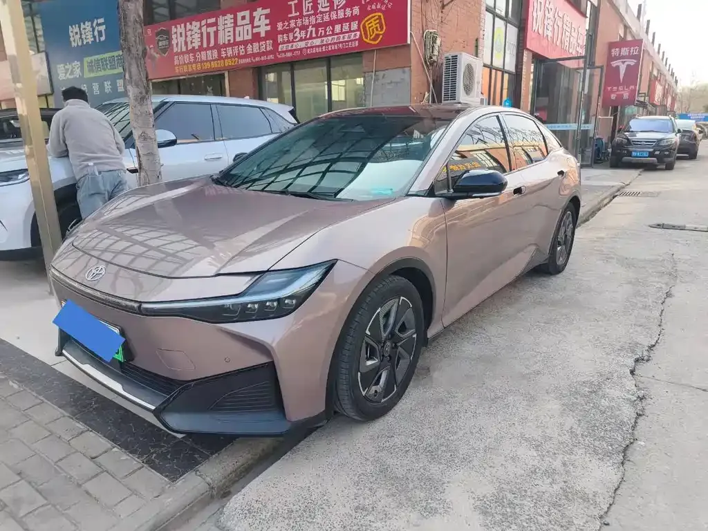 Toyota bZ3 2023 из CN, фото 3