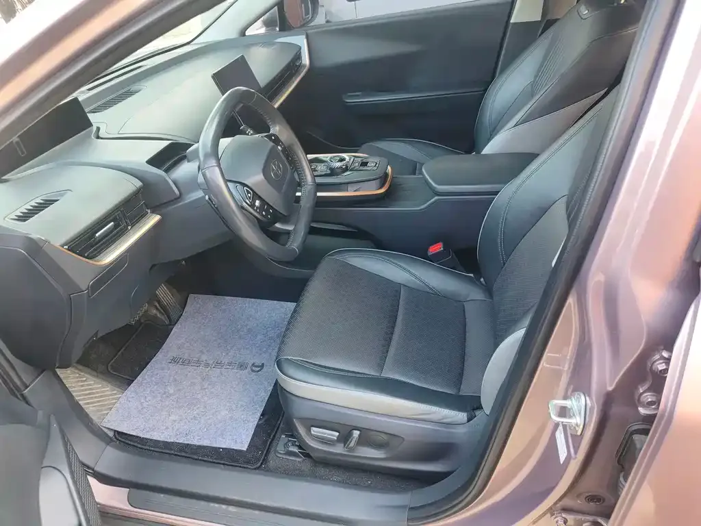 Toyota bZ3 2023 из CN, фото 9