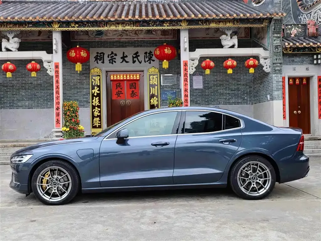 Volvo S60 PHEV 2021 из CN, фото 4