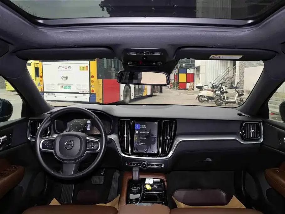 Volvo S60 PHEV 2021 из CN, фото 2