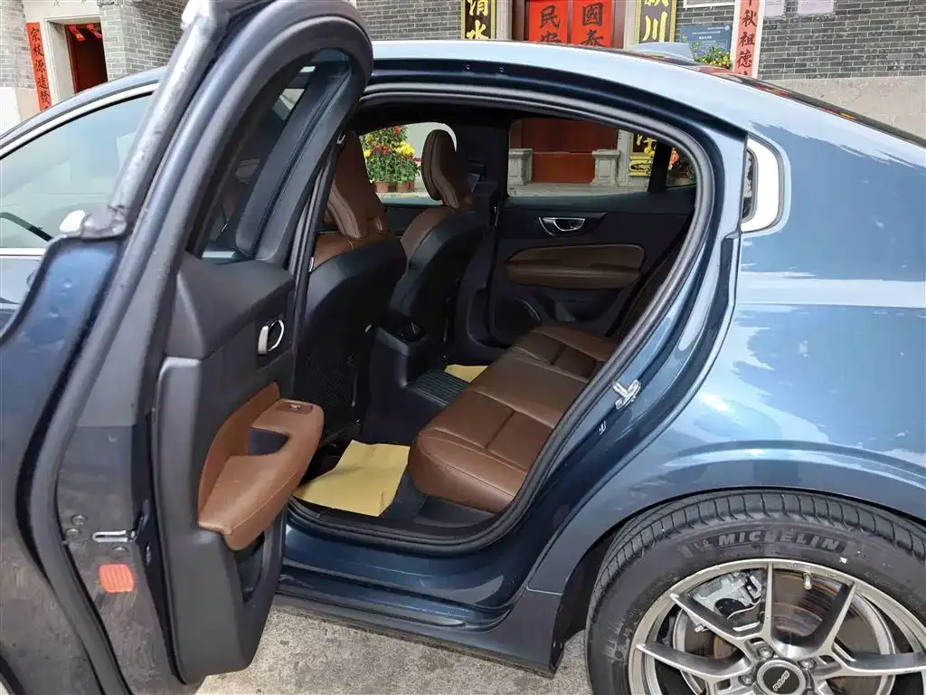 Volvo S60 PHEV 2021 из CN, фото 3