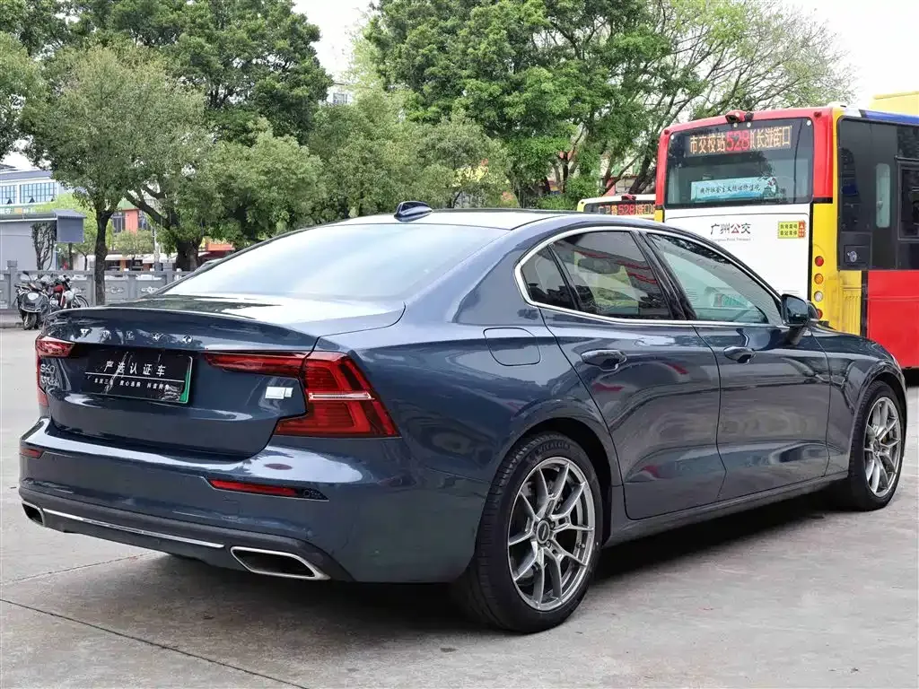 Volvo S60 PHEV 2021 из CN, фото 9