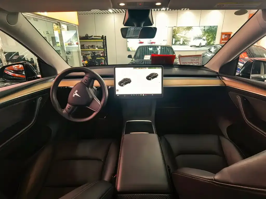 Tesla Model Y — фото 4