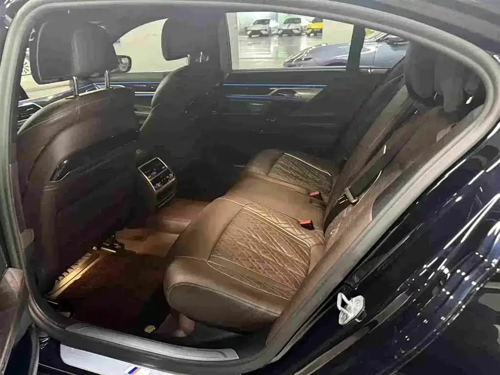 BMW 7 Series — фото 2