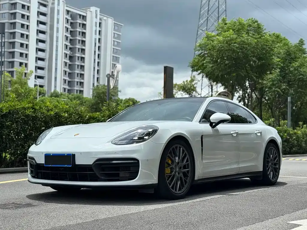 Porsche Panamera — фото 1