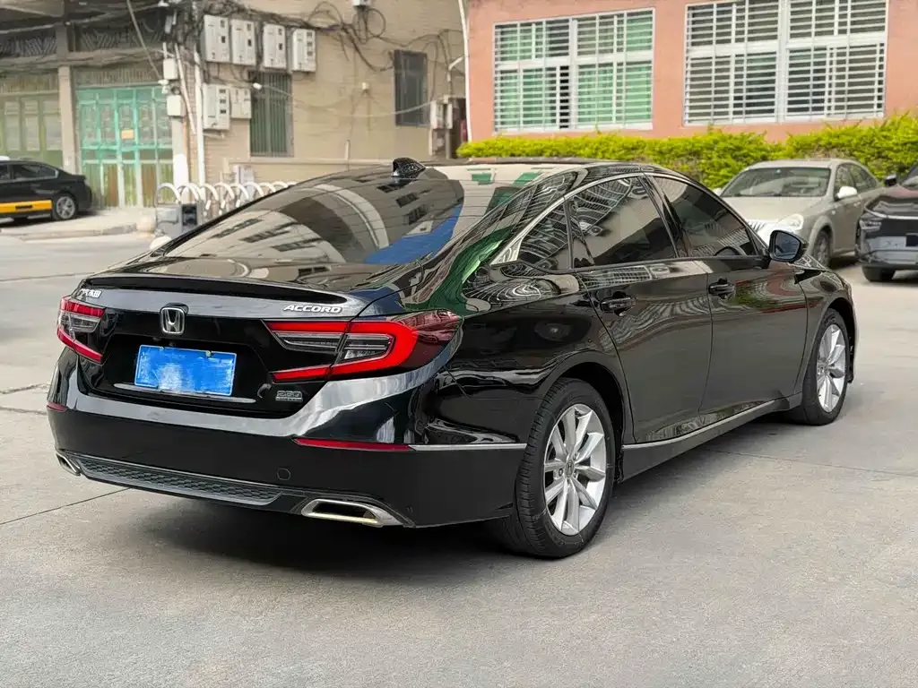 Honda Accord — фото 4
