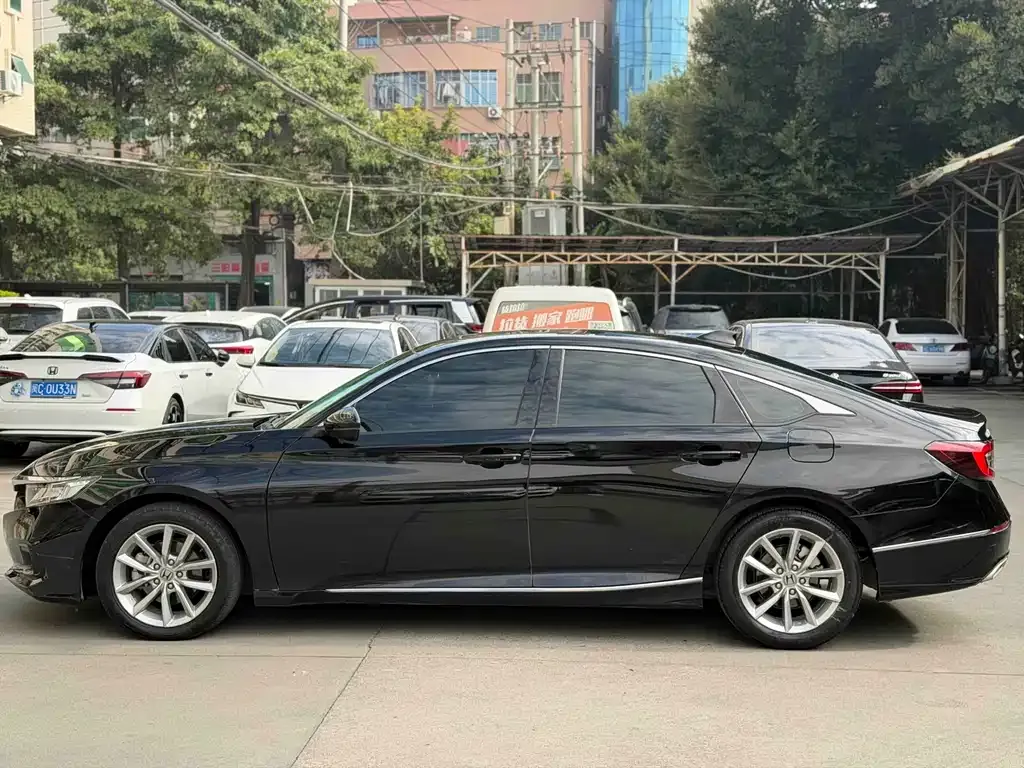 Honda Accord — фото 10