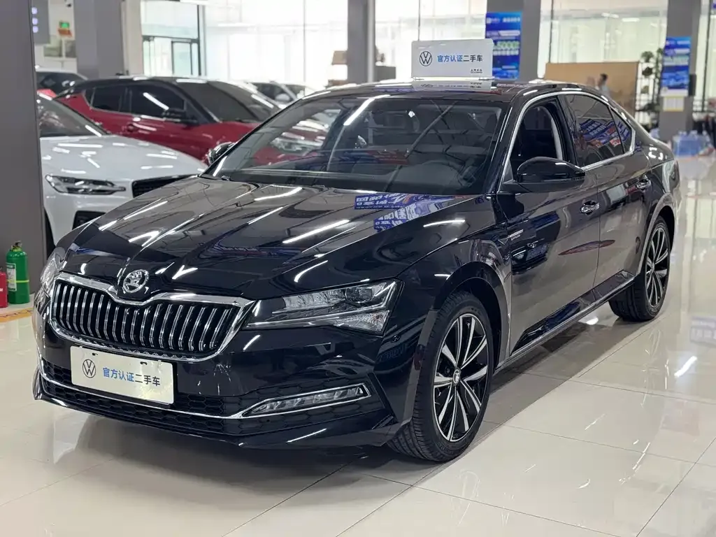 Skoda Superb — фото 1
