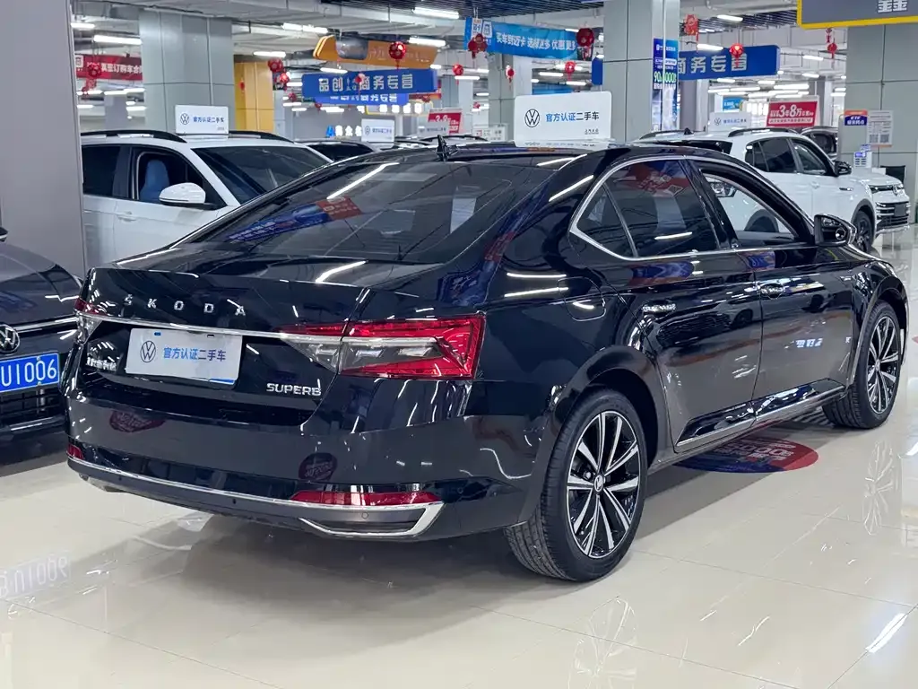 Skoda Superb — фото 10
