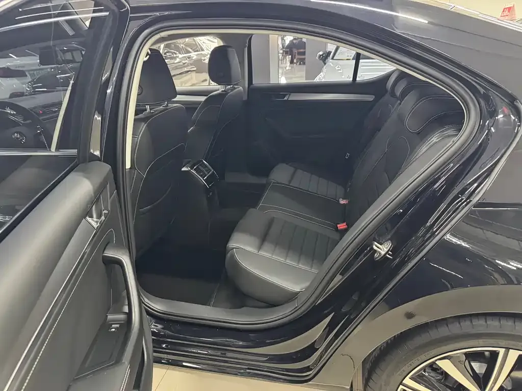 Skoda Superb — фото 4
