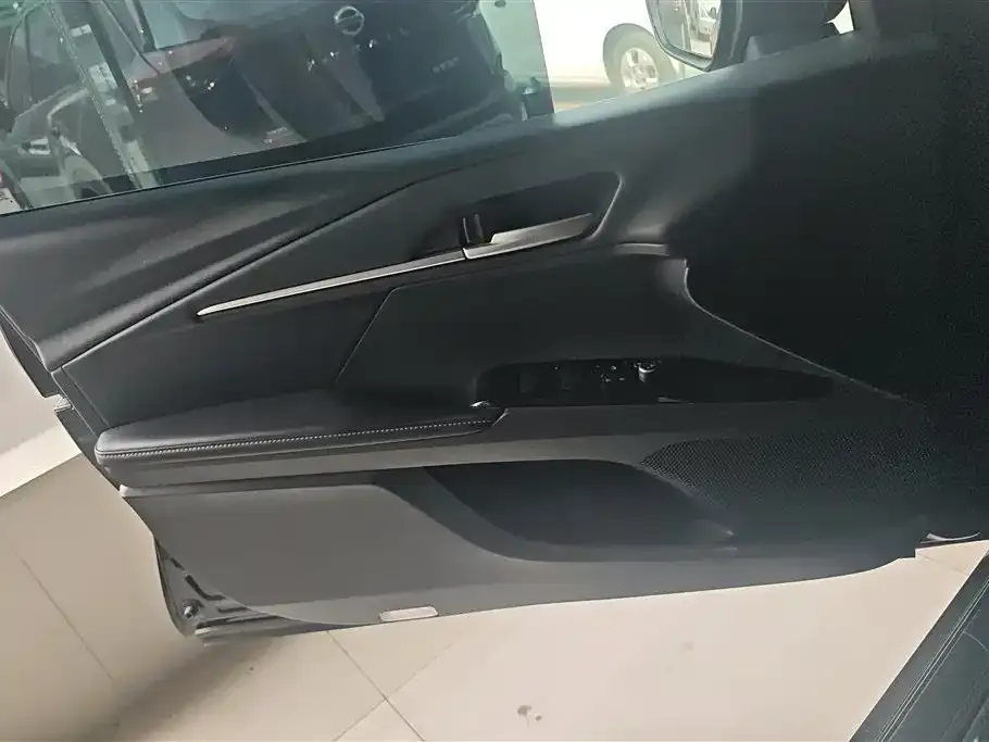 Toyota Camry 2024 из CN, фото 2