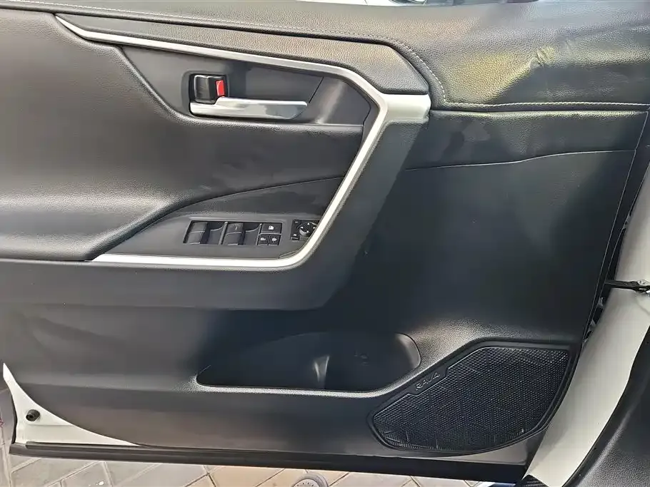 Toyota RAV4 2021 из CN, фото 9