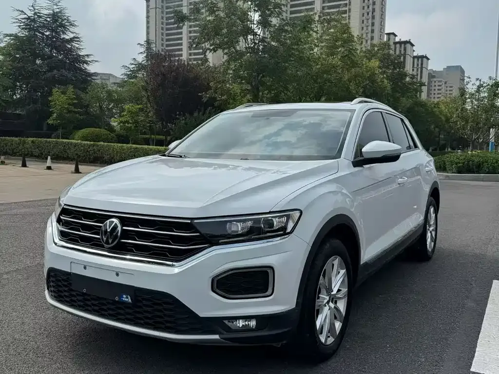 Volkswagen T-Roc — фото 1