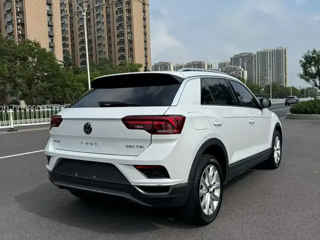 Volkswagen T-Roc — фото 2