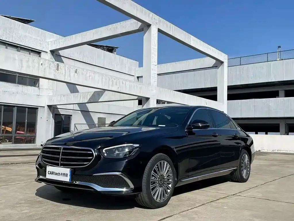 Mercedes-Benz E-Class — фото 1