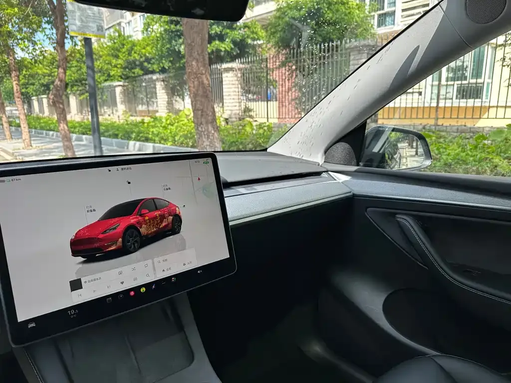 Tesla Model Y — фото 6