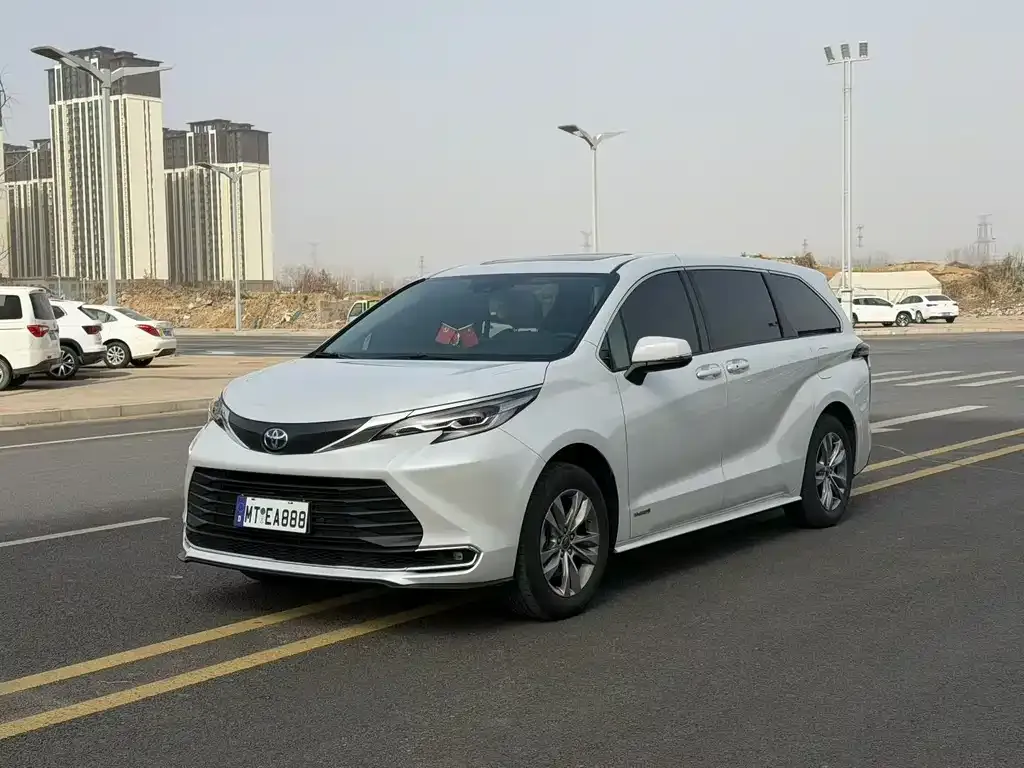 Toyota Sienna 2024 из CN, фото 1