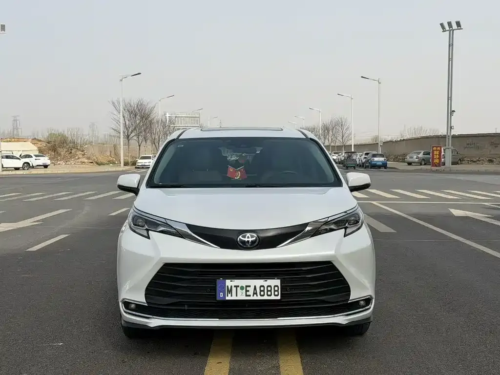 Toyota Sienna 2024 из CN, фото 6