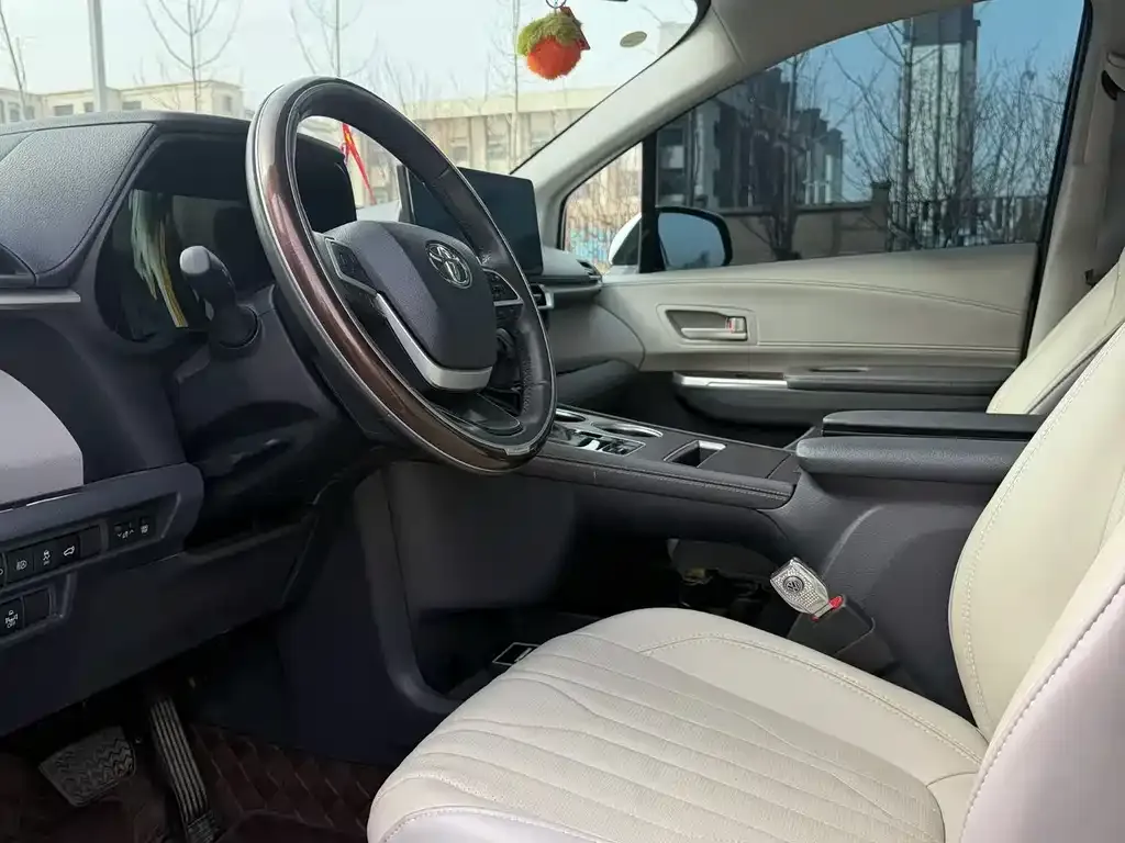 Toyota Sienna 2024 из CN, фото 3