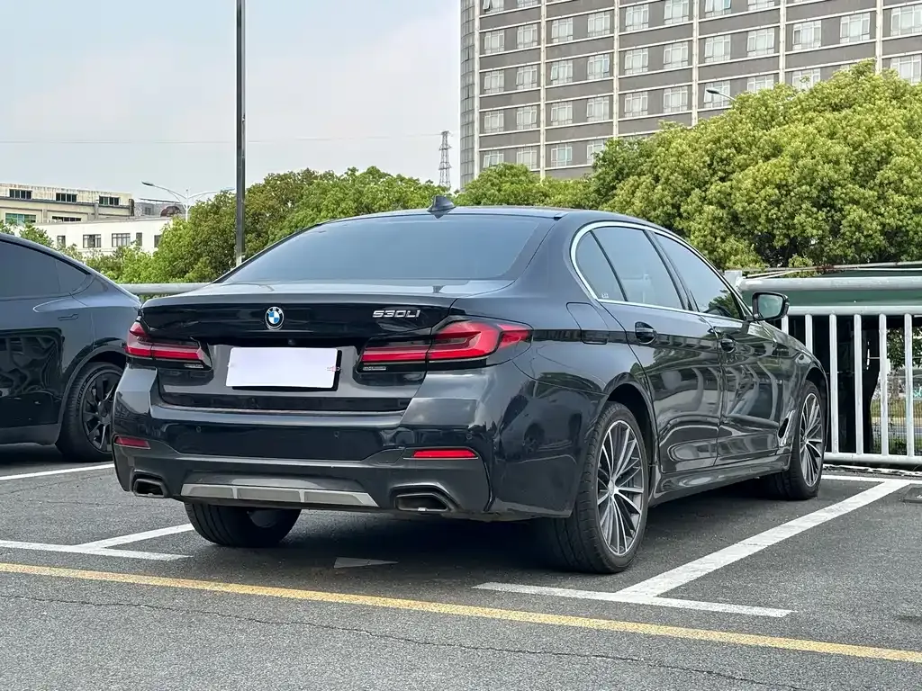 BMW 5 Series — фото 5