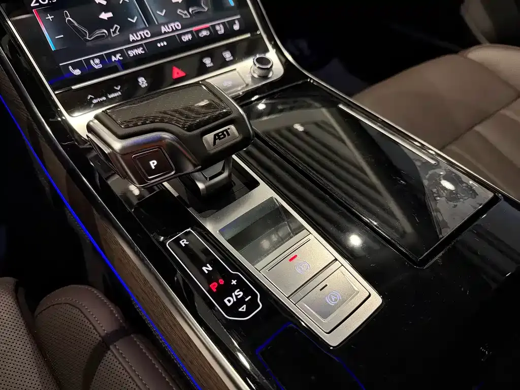 Audi A8 — фото 7