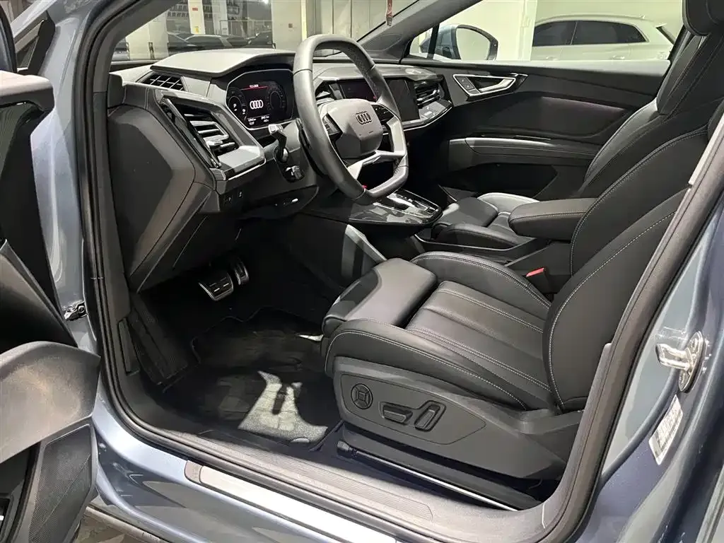Audi Q4 e-tron — фото 10