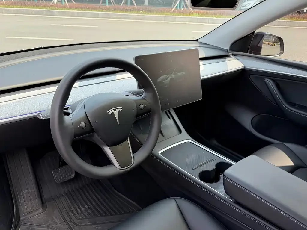 Tesla Model Y — фото 2