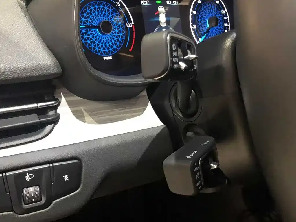 Hongqi E-QM5 2024 из CN, фото 10