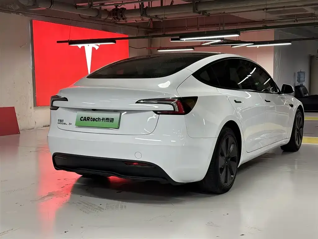 Tesla Model 3 — фото 8