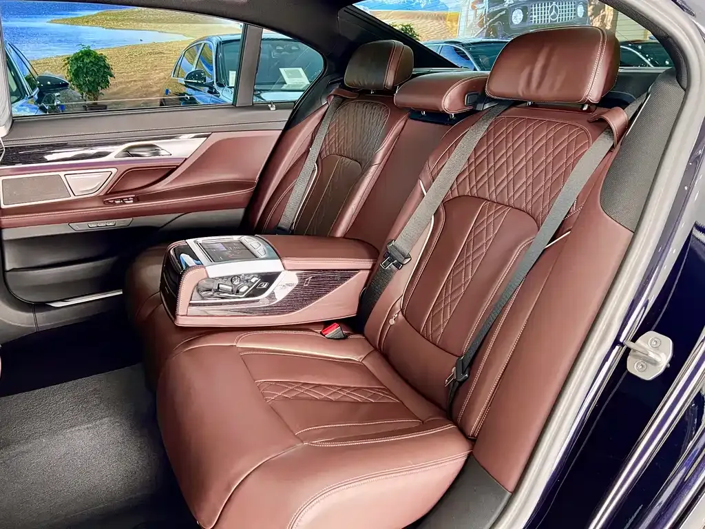 BMW 7 Series 2022 из CN, фото 6