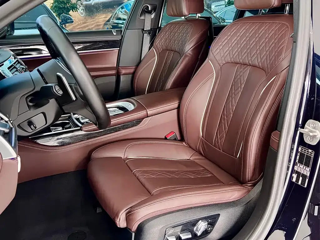 BMW 7 Series 2022 из CN, фото 7