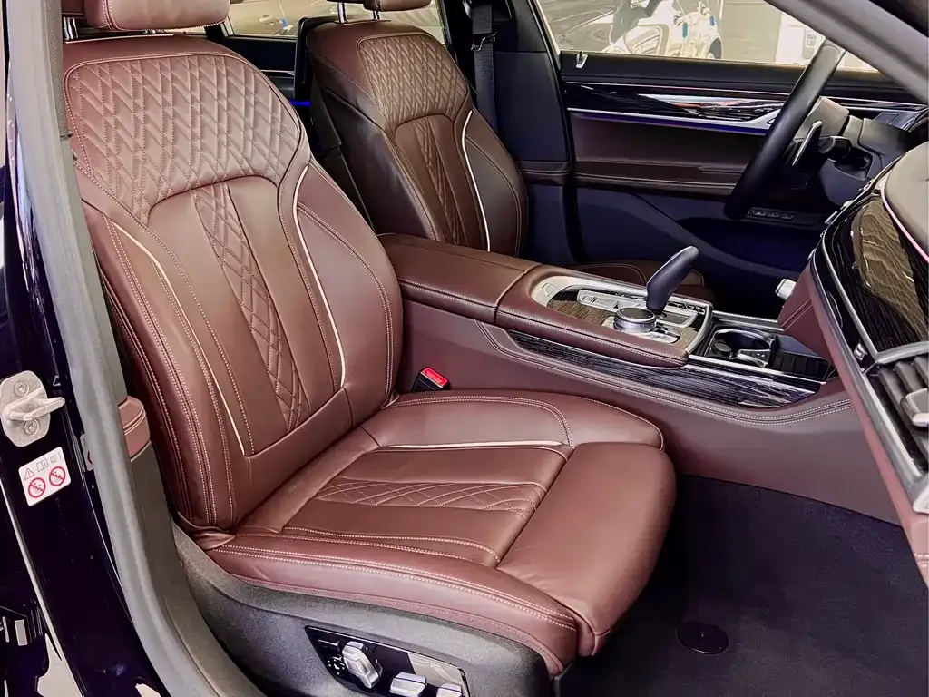 BMW 7 Series 2022 из CN, фото 2