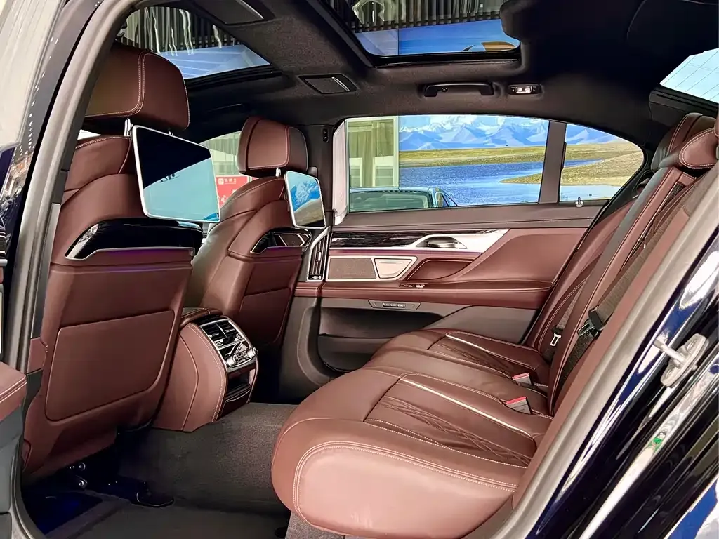 BMW 7 Series 2022 из CN, фото 9