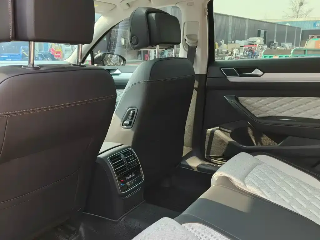 Volkswagen Magotan 2023 из CN, фото 8