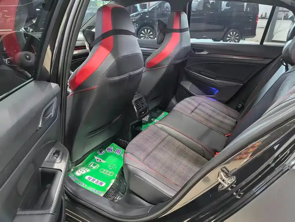 Volkswagen Golf GTI 2023 из CN, фото 8