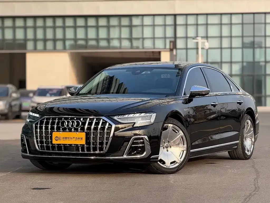 Audi A8 — фото 1