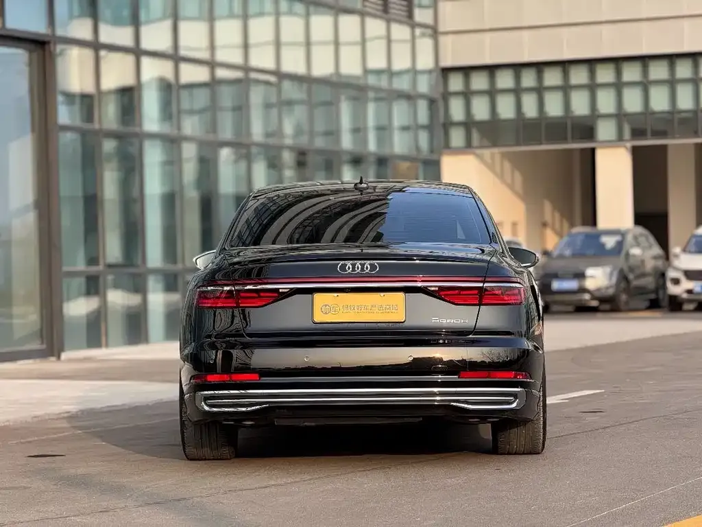 Audi A8 — фото 5