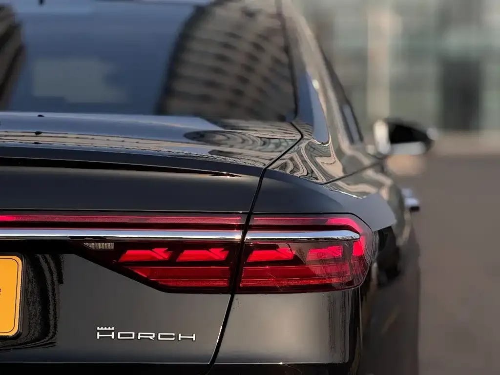 Audi A8 — фото 2