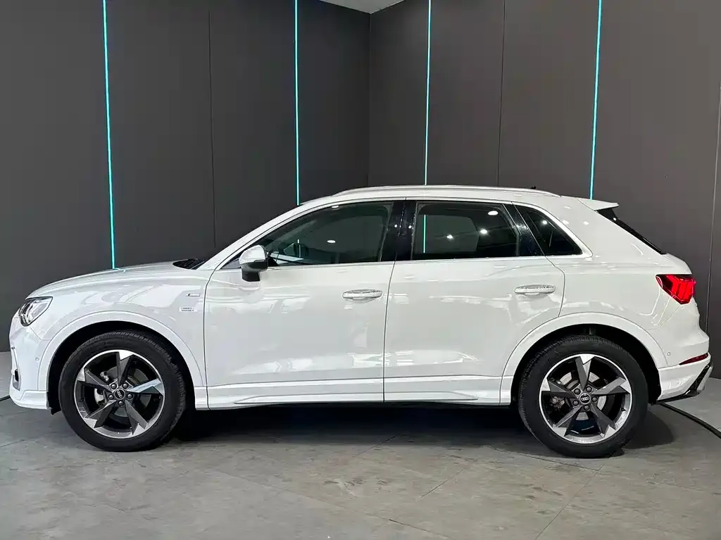 Audi Q3 2024 из CN, фото 7