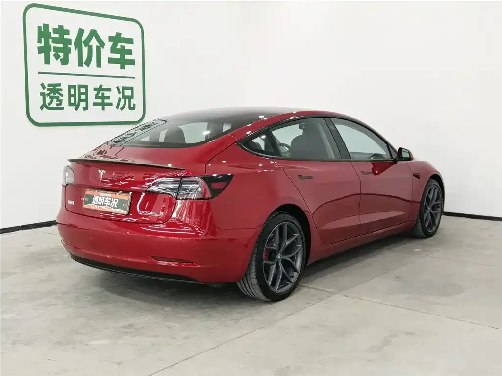 Tesla Model 3 — фото 5
