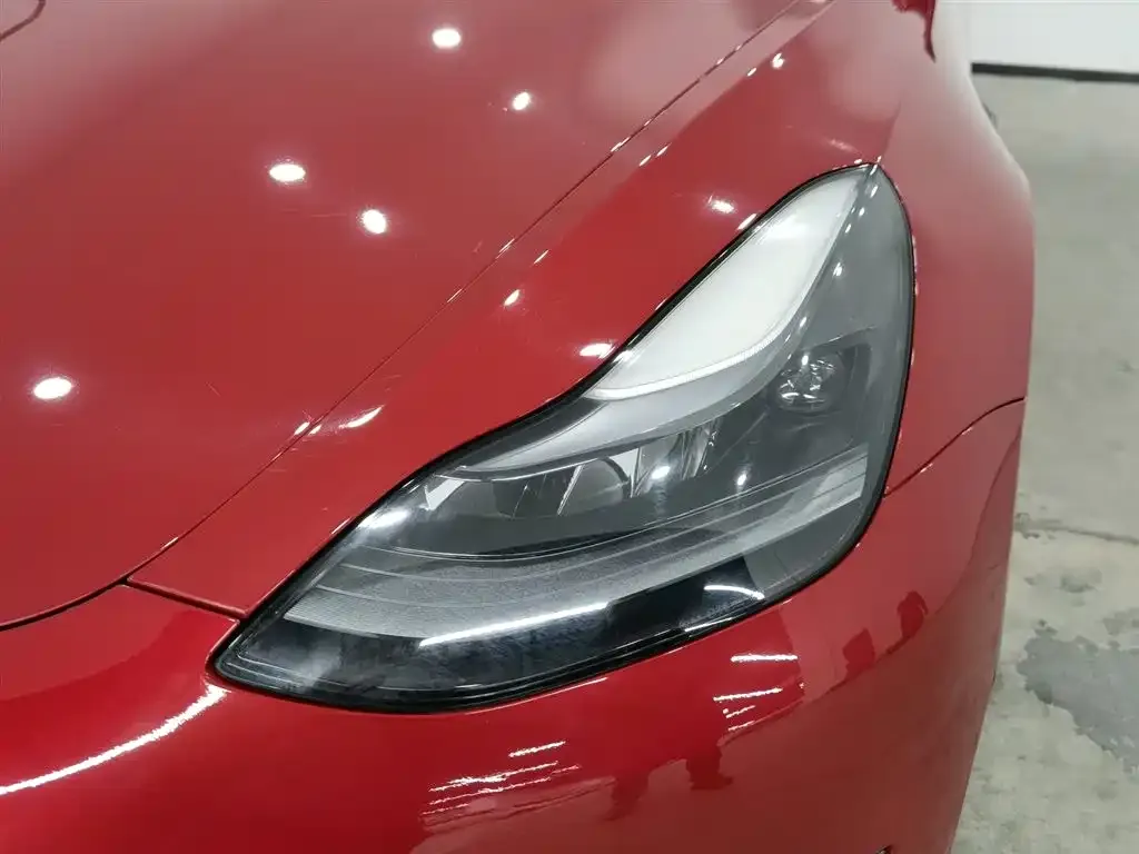 Tesla Model 3 — фото 3