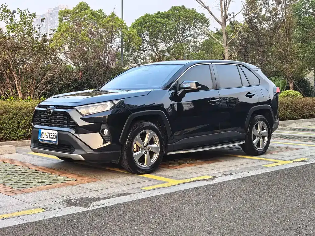 Toyota RAV4 2021 из CN, фото 1