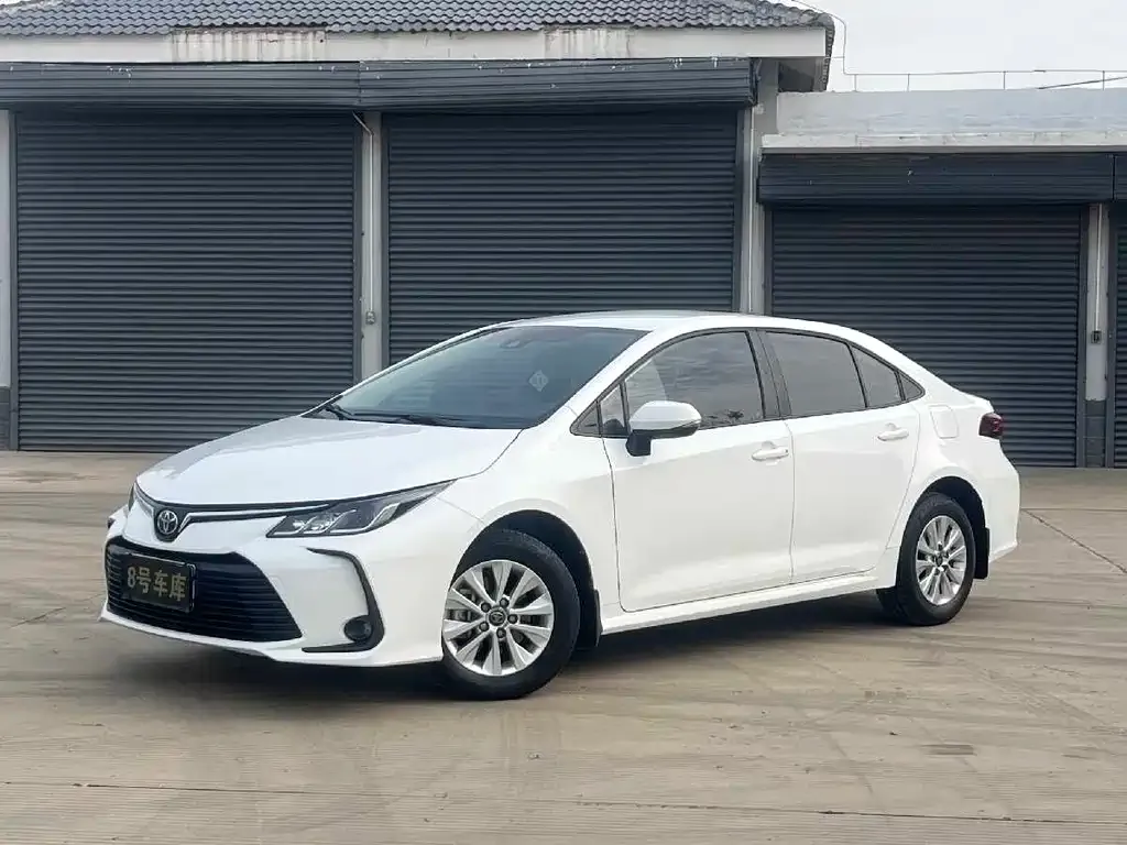 Toyota Corolla — фото 1