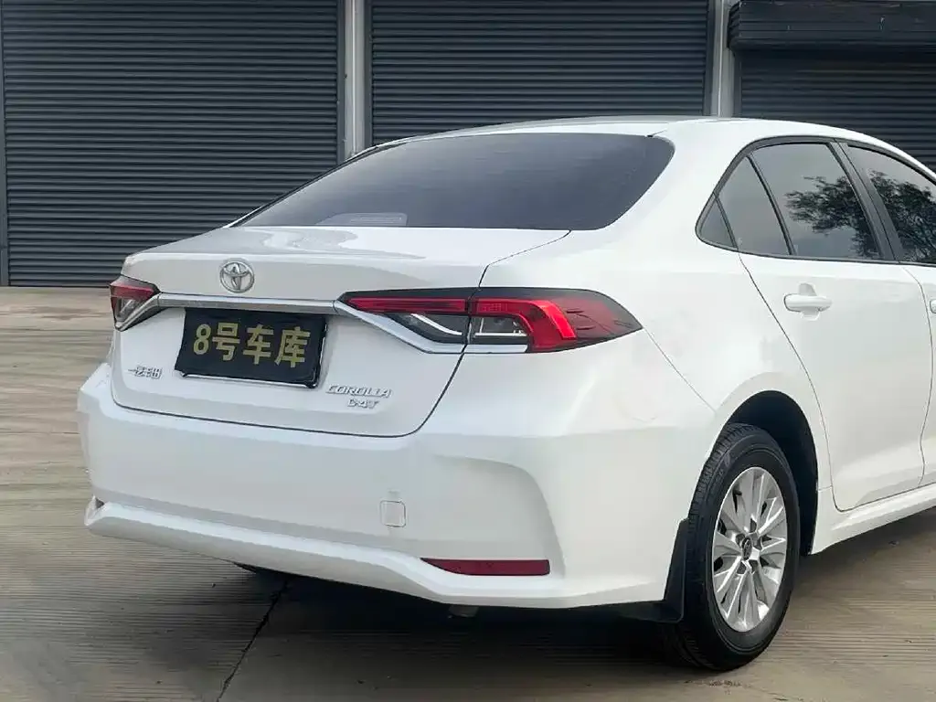 Toyota Corolla — фото 9