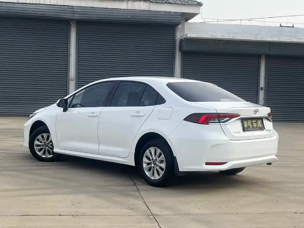 Toyota Corolla — фото 10