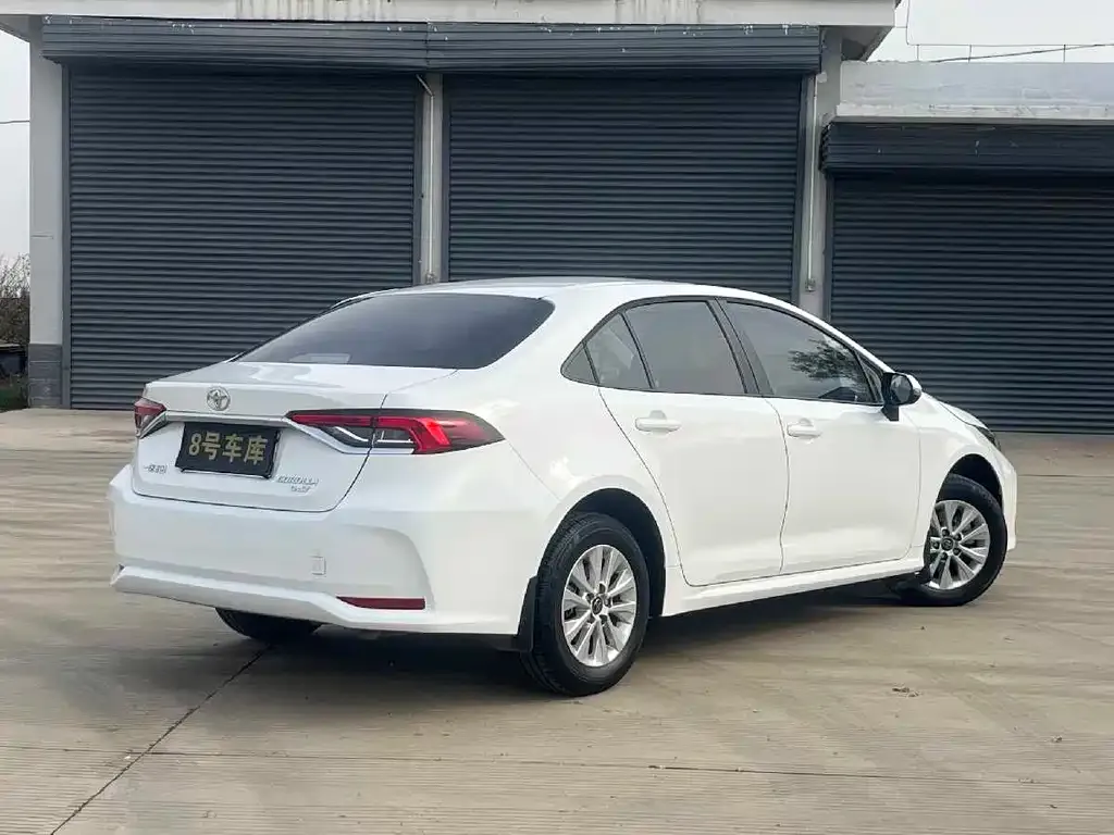 Toyota Corolla — фото 6