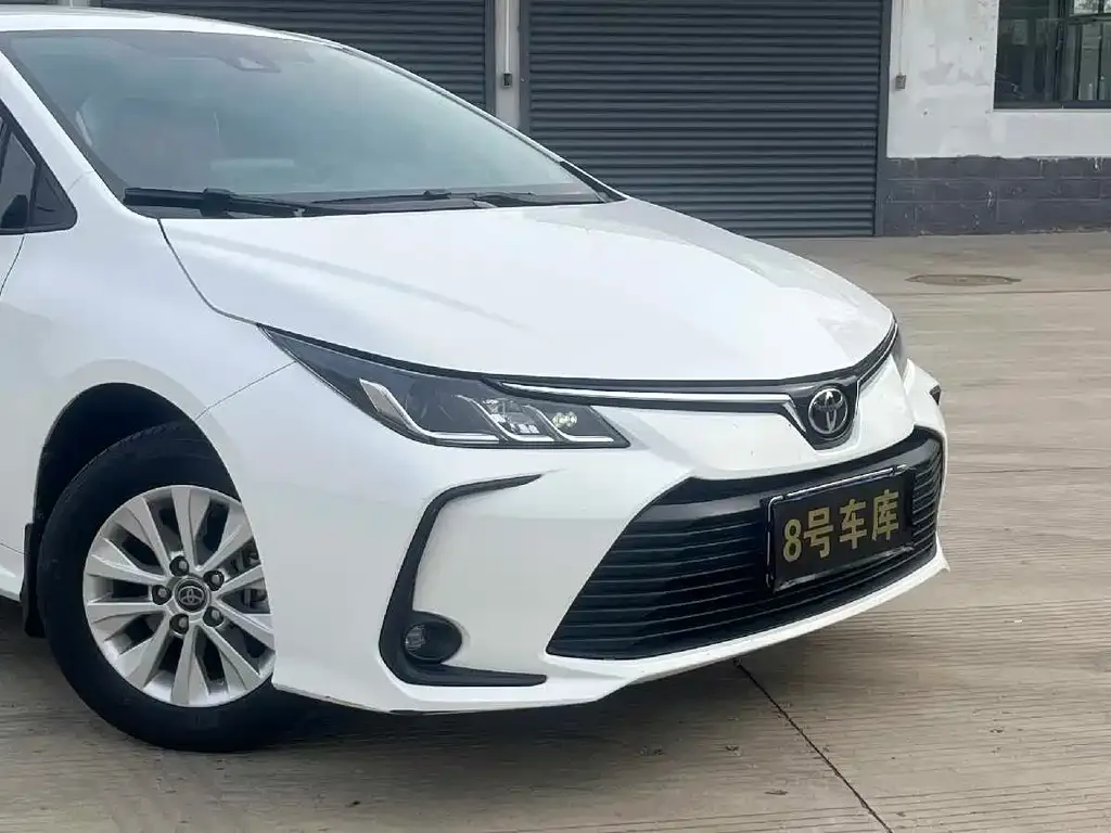 Toyota Corolla — фото 8