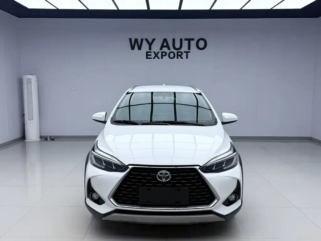 Toyota Yaris L — фото 2