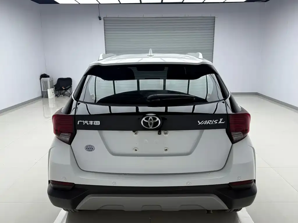 Toyota Yaris L — фото 3