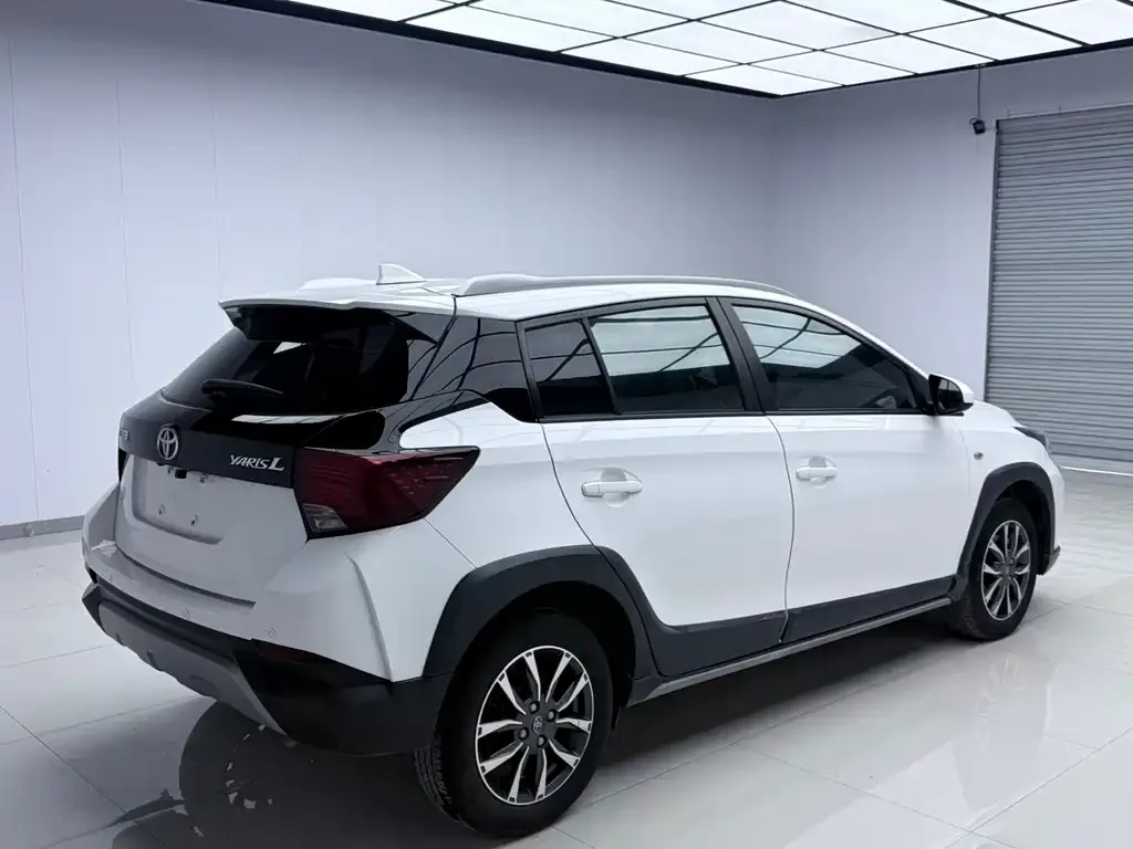 Toyota Yaris L — фото 6